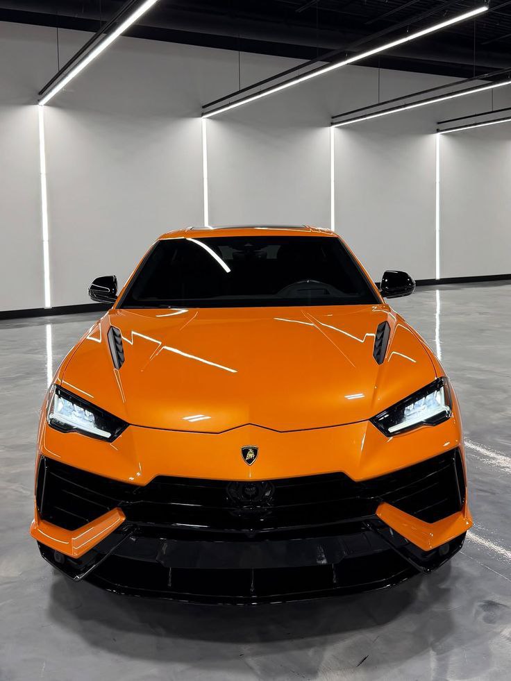 Lamborghini Urus Side View